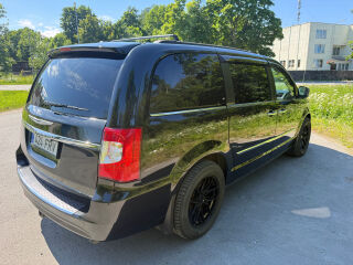 Chrysler Town & Country 3.6 v6 211кВ