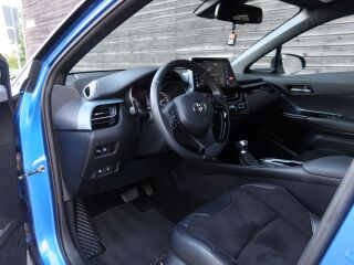 Toyota C-HR Hybrid Style 1.8 72кВ