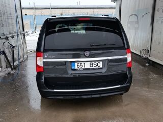 Lancia Voyager 2.8 120kW