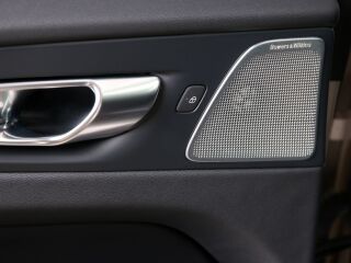 Volvo XC60 AWD ULTRA BRIGHT LUXURY XENIUM FULL 2.0 T8 Recharge Long Range Plug in Hybrid MY25 335kW