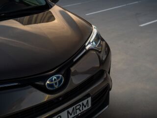 Toyota RAV4 Premium 2.5 114кВ