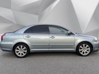 Toyota Avensis Linea Sol 2.4 120kW