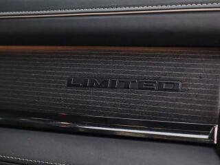 Ram 1500 Limited Crew Cab Lifted 5.7 V8 Hemi 395hp