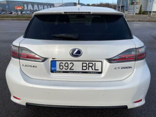 Lexus CT 200h F-sport 1.8 73kW
