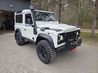 Land Rover Defender 2.4 90kW
