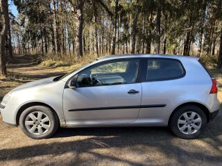Volkswagen Golf V 1.6 85кВ