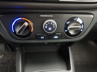 Hyundai i10 1.0 49kW