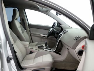 Volvo S40 Momentum 2.0 D4 100кВ