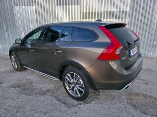 Volvo V60 Cross Country Pro Luxury Bronze 2.0 D3 110кВ
