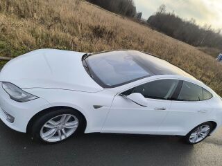 Tesla Model S 69kW
