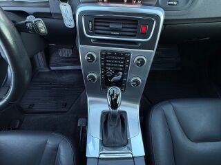 Volvo V60 Momentum Facelift EU6 2.0 R4 D4 TDI 140kW
