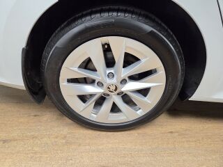 Skoda Octavia Combi Elegance 1.5 110кВ