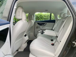 Mercedes-Benz EQE 300 180kW