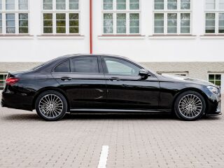 Mercedes-Benz E 220 AMG Line Black Edition 2.0 143kW