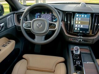 Volvo XC60 AWD B&W Ultimate DARK Intelli PRO Xenium Full 2.0 B4 KERS MHEV Kerghübriid 145kW