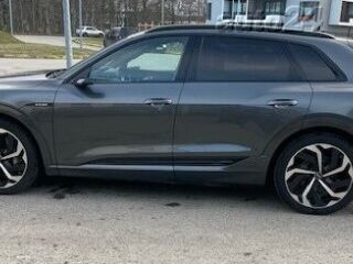 Audi e-tron 55 S-Line 158KW 300kW