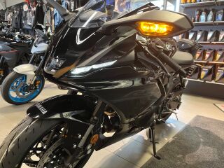 Yamaha R7