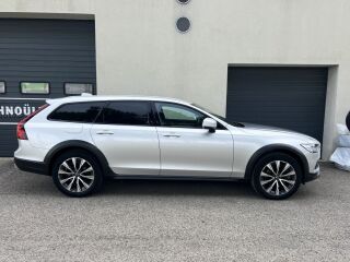 Volvo V90 Cross Country Inscription Facelift AWD MY22 2.0 B5 KERS MILD Kerghübriid 183kW
