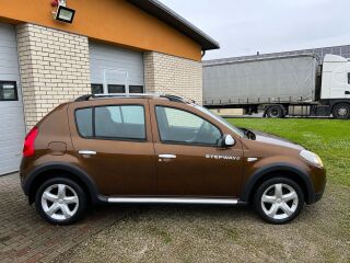 Dacia Sandero Stepway Laureate 1.6 62кВ