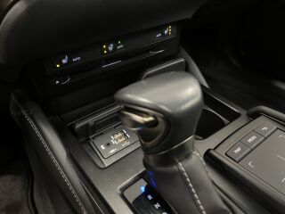 Lexus ES 300h 2.5 131kW
