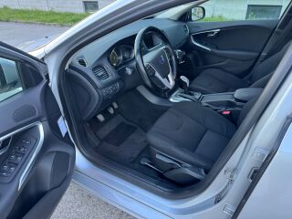 Volvo V40 Momentum 1.6 D2 84кВ