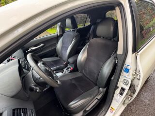 Toyota Auris Facelift Hybrid 1.8 73кВ