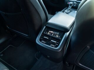 Volvo XC60 AWD R-DESIGN XENIUM 360 PANO CARPLAY 2.0 140кВ