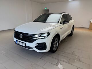 Volkswagen Touareg R-line 3.0 V6 170кВ