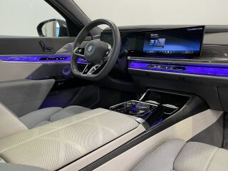 BMW i7 xDrive60  M-Sportpakett Pro Individual 400кВ