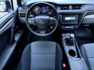 Toyota Avensis 1.6 97kW