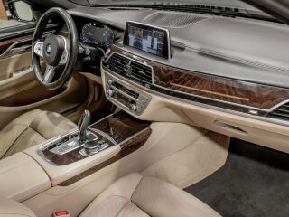 BMW 750 xDrive M-Sportpakett 4.4 390kW