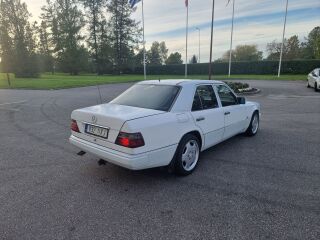 Mercedes-Benz E 250 3.0 R6 83kW