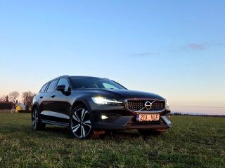Volvo V60 Cross Country AWD Inscription B4 KERS 2.0 145kW