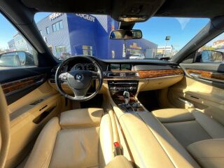 BMW 750 4.4 330kW