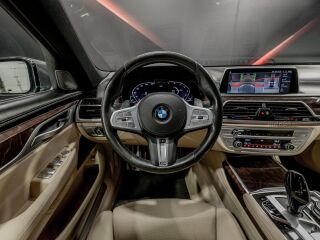 BMW 750 xDrive M-Sportpakett 4.4 390kW