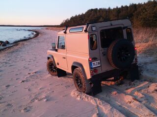Land Rover Defender 2.4 90kW