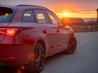 SEAT Leon Plug In Hybrid  FR-Package  Desire Red 150kW