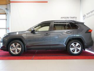 Toyota RAV4 Luxury Plus 2.5 131кВ