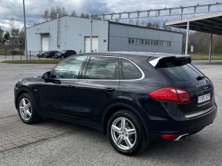 Porsche Cayenne PLATINUM EDITION 180кВ