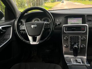 Volvo V60 Momentum 2.0 R5 D3 120kW