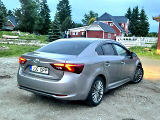 Toyota Avensis Premium 2.0 112кВ
