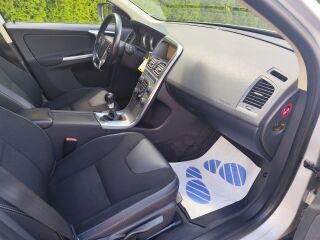 Volvo XC60 MOMENTUM 2.0 R5 D3 120kW