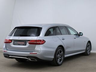 Mercedes-Benz E 300 de 4Matic AMG 2.0 143kW