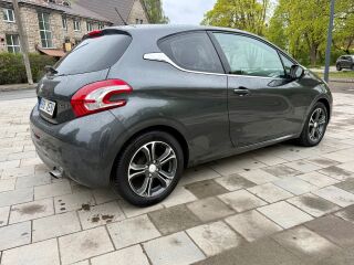 Peugeot 208 Luxury 1.2 60kW