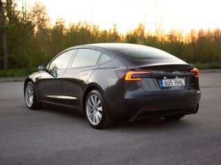 Tesla Model 3 Long Range Dual Motor 366kW