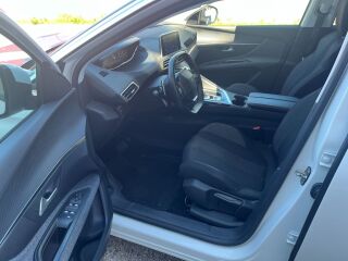 Peugeot 3008 Active PureTech 130 AT8 1.2 96kW