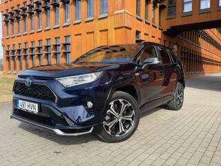 Toyota RAV4 Plug-in hybriid 2.5 136kW