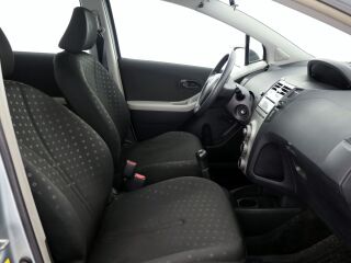 Toyota Yaris Linea Sol A-C 1.3 64kW