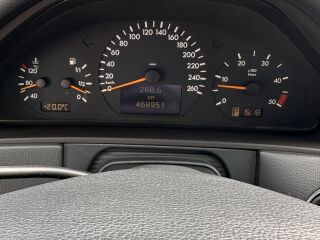 Mercedes-Benz E 200 2.1 85kW