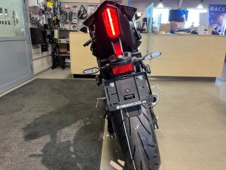 Yamaha R7